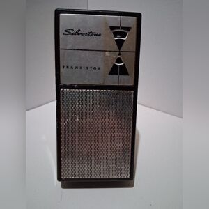 Vintage Silvertone Transistor Radio